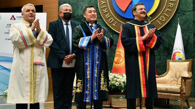 Kırgız Cumhuriyeti Cumhurbaşkanı'na fahri doktora