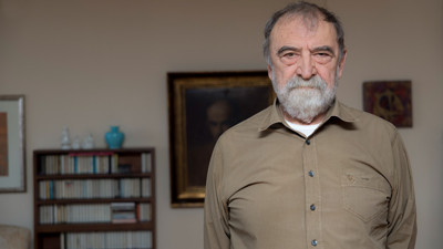 Mafya ilişkilerini yeni öğrenmiş. ''Hayırdır ahşap boyama kursunda falan mıydın?'' Yetmez ama evetçi Murat Belge dalga konusu oldu