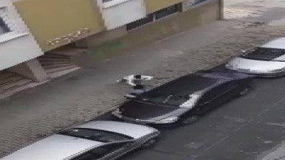 Hamile karısını sokak ortasında evire çevire dövdü