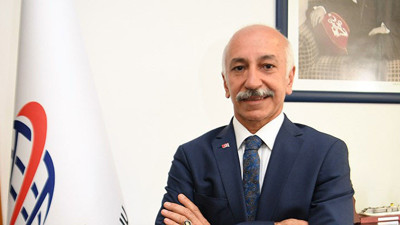 Bir bakan yardımcısına daha çift maaş kıyağı