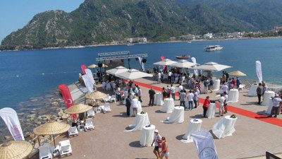 Marmaris'te beş yıldızlı alkolsüz halk plajı açıldı