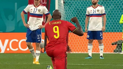 Romelu Lukaku, Rus futbolcular ve taraftarların protestolarına attığı golle yanıt verdi