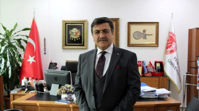 Moderatör kız ne yani Sedat Peker’in iddiaları ciddiye almayalım yani dedi profesör tuhaf şekilde kızdı