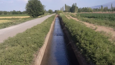 Iğdır’da sulama suyu sıkıntısı çiftçiyi perişan etti.
