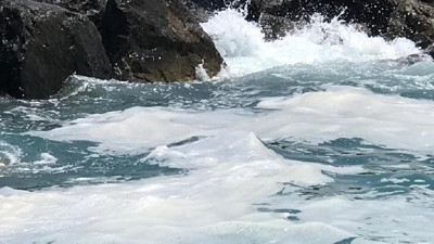 Doğu Akdeniz'deki deniz suyu deterjan gibi köpürdü
