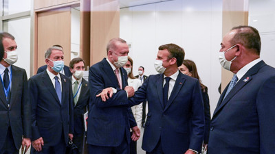 Erdoğan ile görüşen Macron’dan açıklama