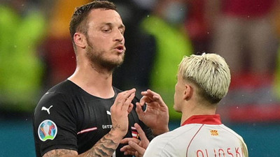 Irkçı ifadeler kullandığı iddia edilen Arnautovic özür diledi