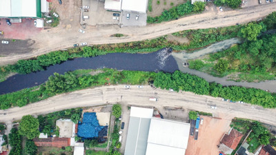 Nilüfer Çayı simsiyah akmaya devam ediyor. Marmara ne yapsın ki