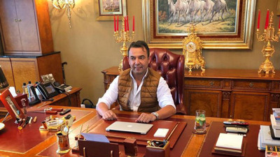 Tahir Sarıkaya'nın Paramount Otel'in sahibinin koltuğunda fotoğrafı ortaya çıktı