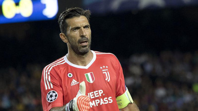 Buffon, futbola başladığı kulüp Parma'ya döndü