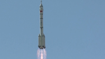 Çin'in uzay mekiği istasyona kenetlendi