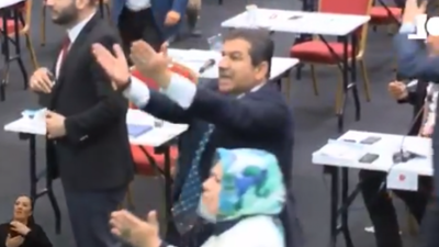 İbb Meclisi'nde gerginlik: FETÖ hatırlatılınca kürsüye yürüdüler