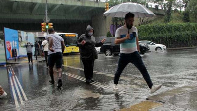 İstanbul'da sağanak birden bastırdı