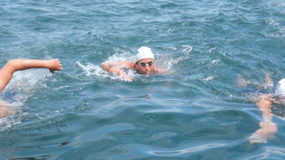 Soçi’den Giresun’a sağlık çalışanları için yüzdüler