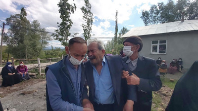 Ölen oğlu için yanına geleceğim diyerek ağıt yaktı. Babalar Günü’nde hayatını kaybetti