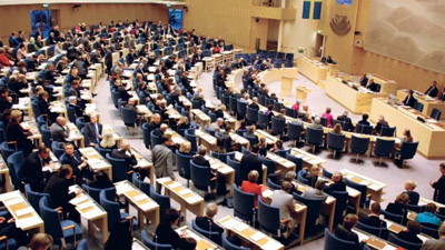 İsveç'te güvenoyu alamayan hükümet düştü