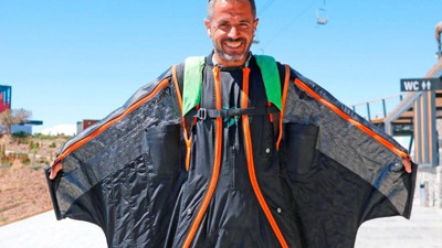 Fethiye'deki evine her gün kuş gibi uçarak gidiyor