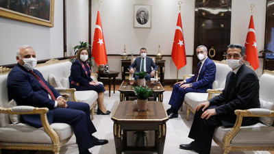 Cumhurbaşkanı Yardımcısı Oktay Türkiye Belediyeler Birliği heyeti ile görüştü