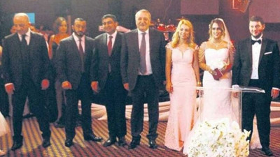 Düğünde yan yana gelen isimlere bakın. Eski bir filmin yeni versiyonu