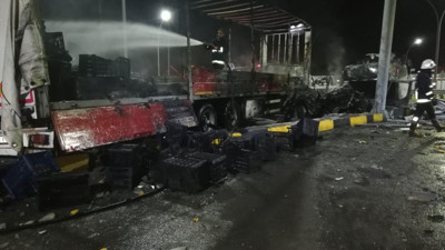 Van’da seyir halinde tır alev aldı