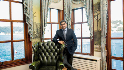 Aykırı yazar Tuğçe Tatari bombayı patlattı. Sezgin Baran Korkmaz'ın yalısına giden gazeteciyi açıkladı