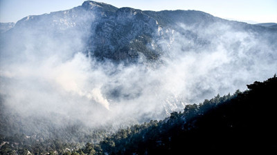 Mersin'de çıkan orman yangını sönmüyor