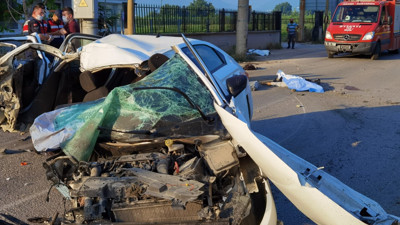 Direk aracı giyotin gibi kesti: 3 ölü 2 yaralı