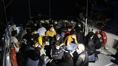 Ezine açıklarında 27 kaçak göçmen yakalandı