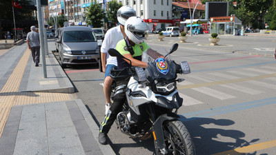 Üniversite için TYT sınavında yardımlarına polisler yetişti. Kimliklerini unutmuşlardı