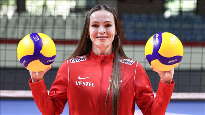 Voleybolcu Eda Erdem'e büyük onur