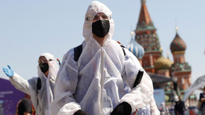 Rusya'da korona virüs vaka sayısı hızla artıyor. Türkiye'ye uçuşlar da başladı