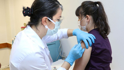 Kamu çalışanlarına aşı zorunluluğu. Bildirim için süre verildi