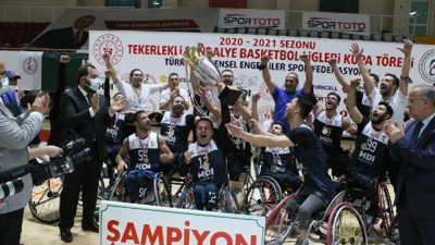 İzmir BŞB tekerlekli sandalye basketbolda 17 yıl sonra şampiyon