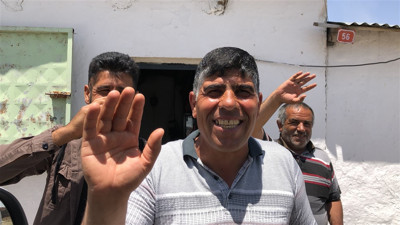 Gülen adam Kasım Can herkesi gülme krizine sokuyor