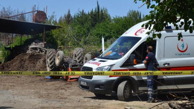 Devrilen traktörün altında kalan sürücü haytını kaybetti