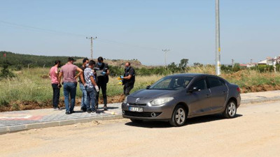 Kaldırımda başından vurulmuş olarak ölü bulundu