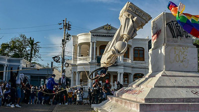 Kristof Kolomb’un adını verdiği ülkede heykelini böyle devirdiler