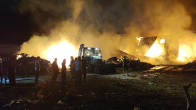 Elazığ'da geri dönüşüm tesisinde yangın