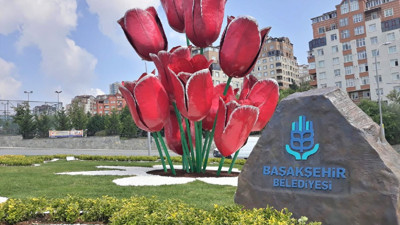 Kamuda tasarruf tedbirleri tartışılırken borç batağındaki belediyede lale devri