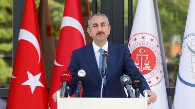 Adalet Bakanı Gül’den hakimlere sosyal medya uyarısı. Müsaade etmeyin