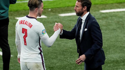 Grealish dedikodulara son noktayı koydu