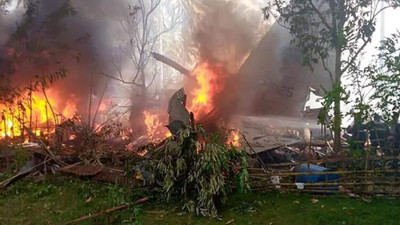 Filipinler'de 85 kişiyi taşıyan askeri uçak düştü