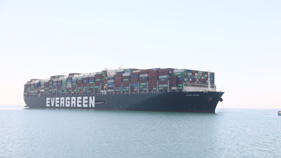 Süveyş Kanalı'nı tıkayan gemi Mısır'dan ayrılıyor