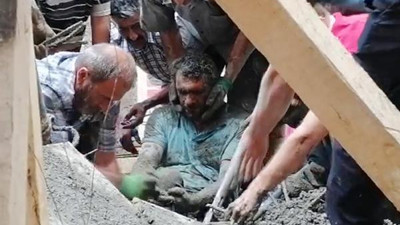 Erzurum'da cami inşaatı çöktü