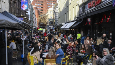 En yüksek vaka sayısı görüldü. Ülkede normalleşme sonrası kafeler dolup taşmıştı