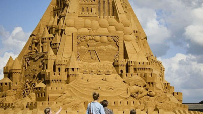 Dünyanın en yüksek kumdan kalesi