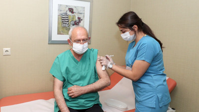 Kılıçdaroğlu 3. doz aşısını oldu