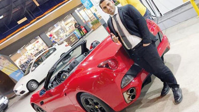 Markette reyoncuydu Ferrari satın aldı. 600 milyonluk vurgun