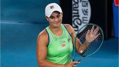 Wimbledon'ı Ash Barty kazandı
