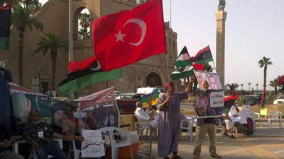 Libya'da Türk bayraklı dayanışma gösterisi